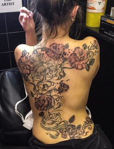 tatuagem feminina nas costas 1