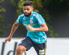 Lateral Felipe Jonatan completa 150 partidas oficiais pelo Santos